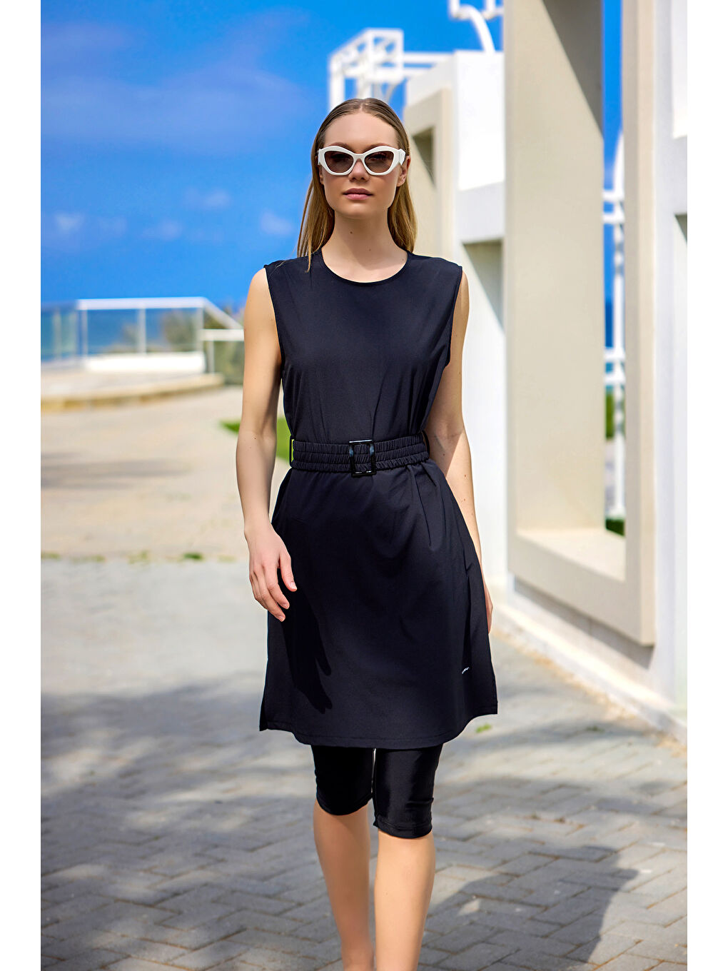 Siyah Yarı Kapalı Mayo H2508-1