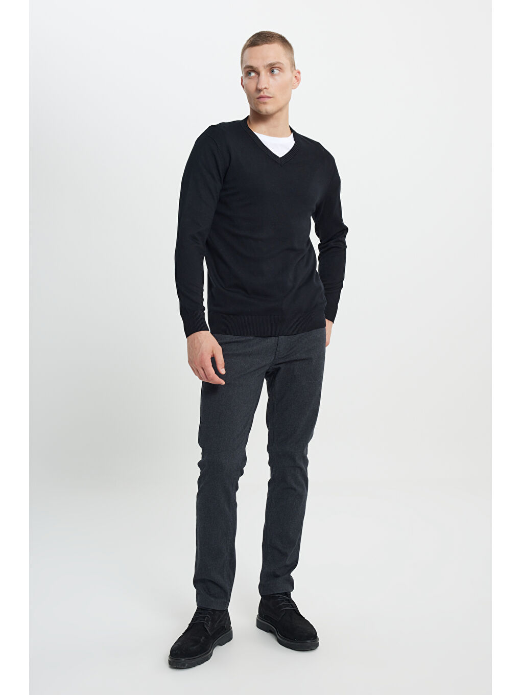 Erkek Siyah Standart Fit Normal Kesim V Yaka Triko Kazak-1
