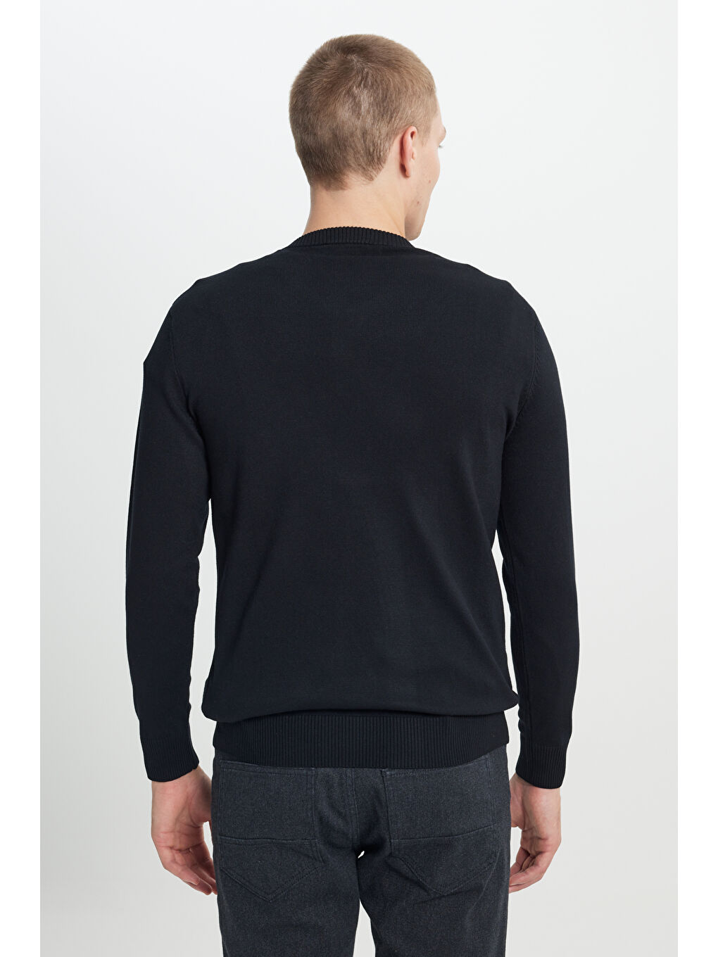 Erkek Siyah Standart Fit Normal Kesim V Yaka Triko Kazak-4