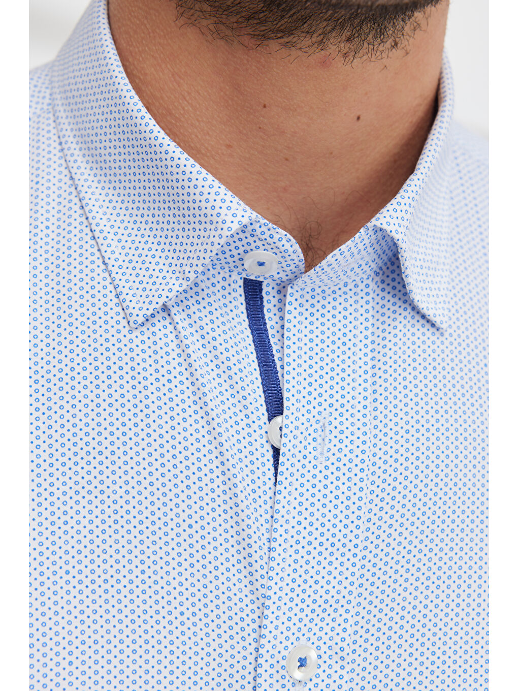 Erkek Beyaz-Mavi Slim Fit Dar Kesim Gizli Düğme Yaka Baskılı Gömlek-4