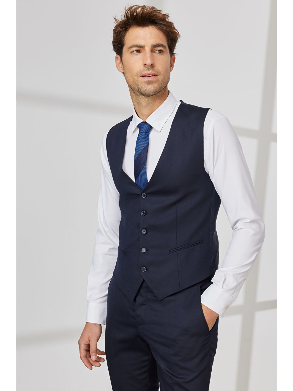 Erkek Lacivert Ekstra Slim Fit Dar Kesim Yünlü Armürlü Yelekli Takım Elbise-4