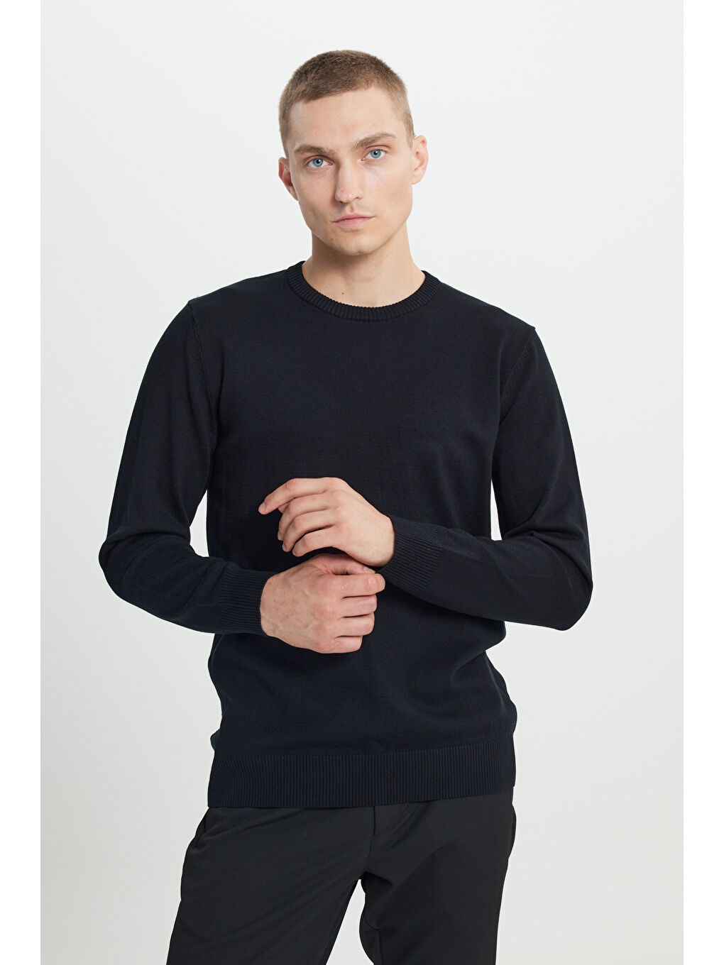 Erkek Siyah Standart Fit Normal Kesim Bisiklet Yaka Triko Kazak-2