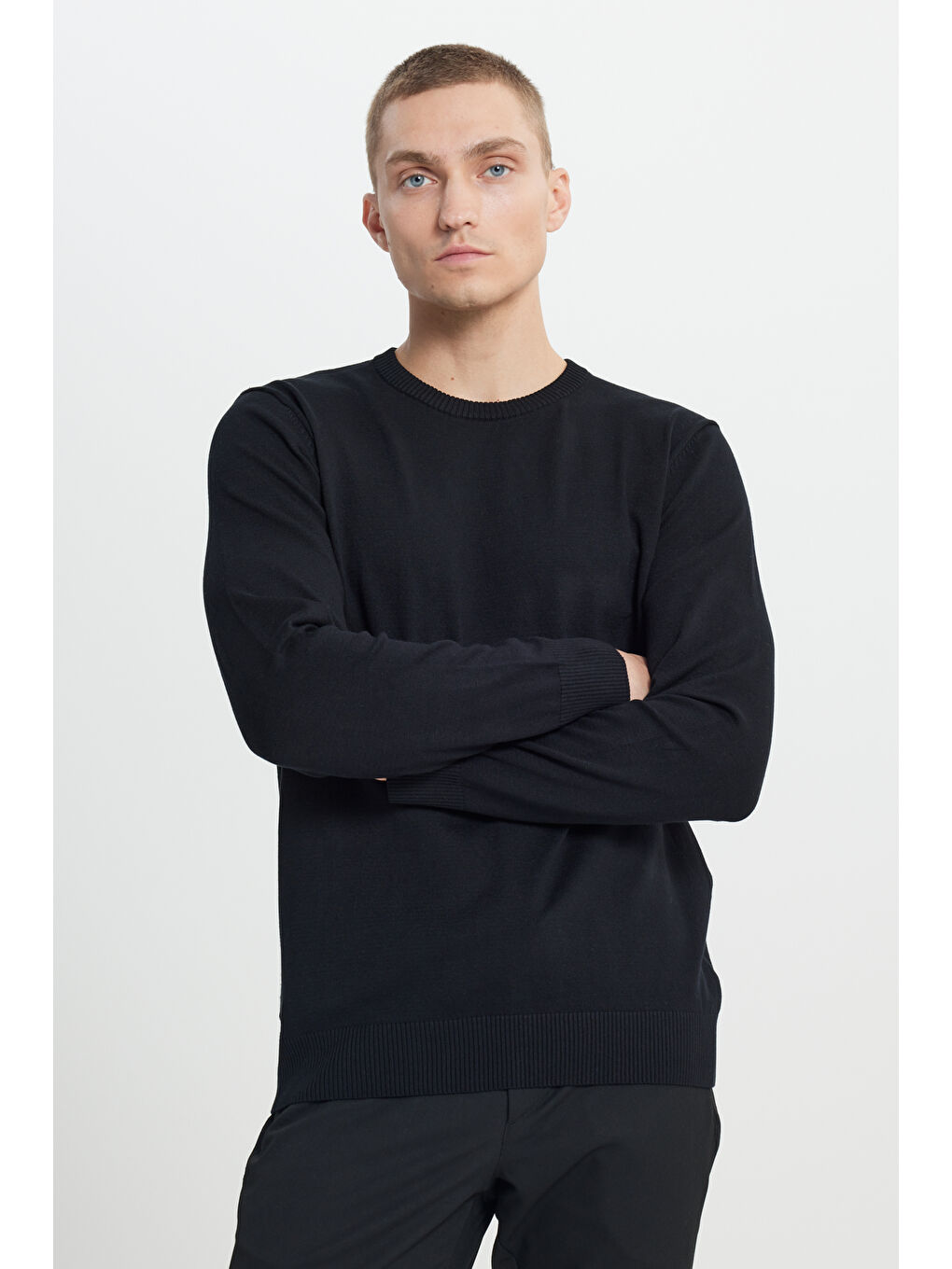 Erkek Siyah Standart Fit Normal Kesim Bisiklet Yaka Triko Kazak-3