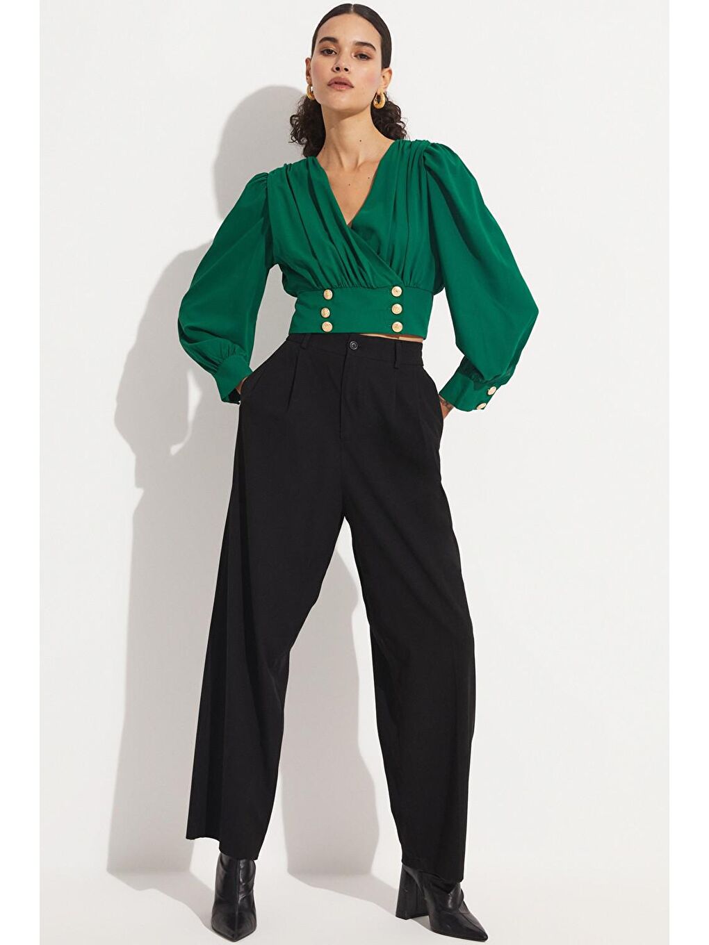 Yeşil Kadın Düğme Detaylı Balon Kol Kruvaze Dokuma Bluz-1