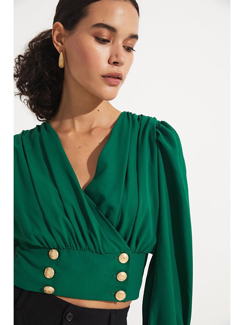 Yeşil Kadın Düğme Detaylı Balon Kol Kruvaze Dokuma Bluz-2