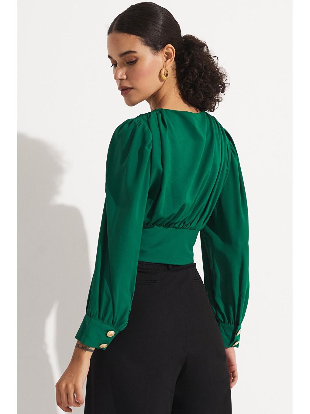 Yeşil Kadın Düğme Detaylı Balon Kol Kruvaze Dokuma Bluz-4
