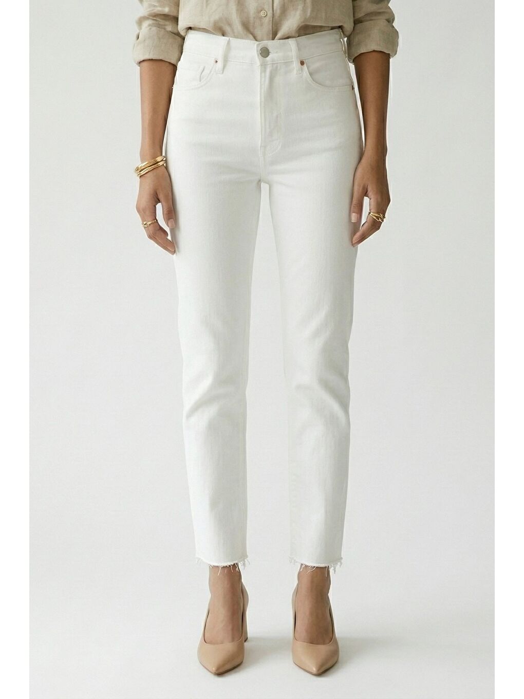 Beyaz Elastanlı Boy Fit Kesik Paça Jean-1