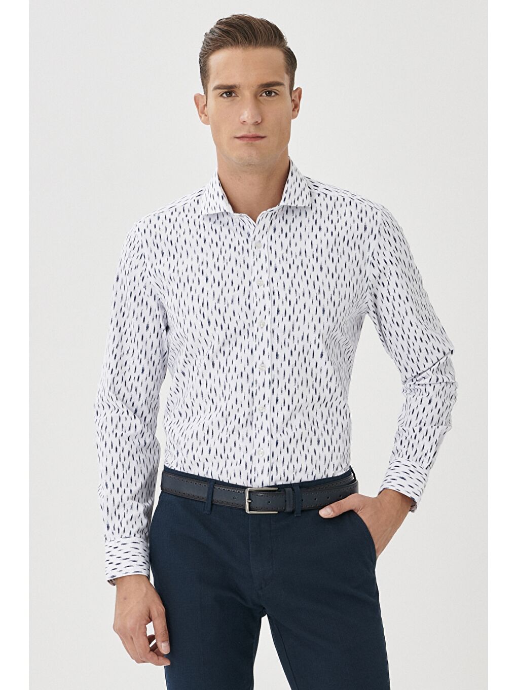 Erkek Beyaz-Lacivert Slim Fit Dar Kesim Klasik Yaka Baskılı Beyaz-Lacivert Casual Gömlek