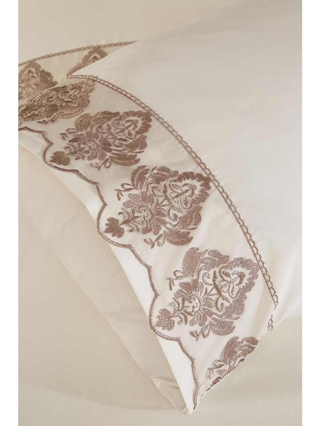 Ekru Fransız Dantelli Özge Çeyizlik Nevresim Takımı Krem-4