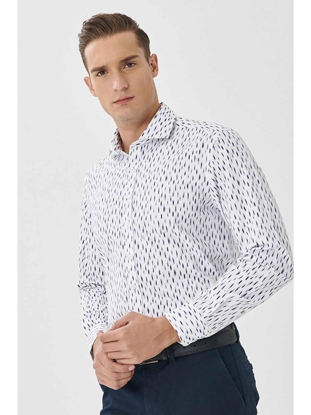 Erkek Beyaz-Lacivert Slim Fit Dar Kesim Klasik Yaka Baskılı Beyaz-Lacivert Casual Gömlek-3