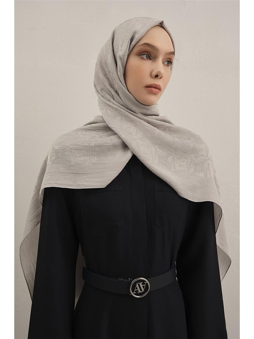 Gri Lyocell Naia Kare Monogram Şal 6 23-1