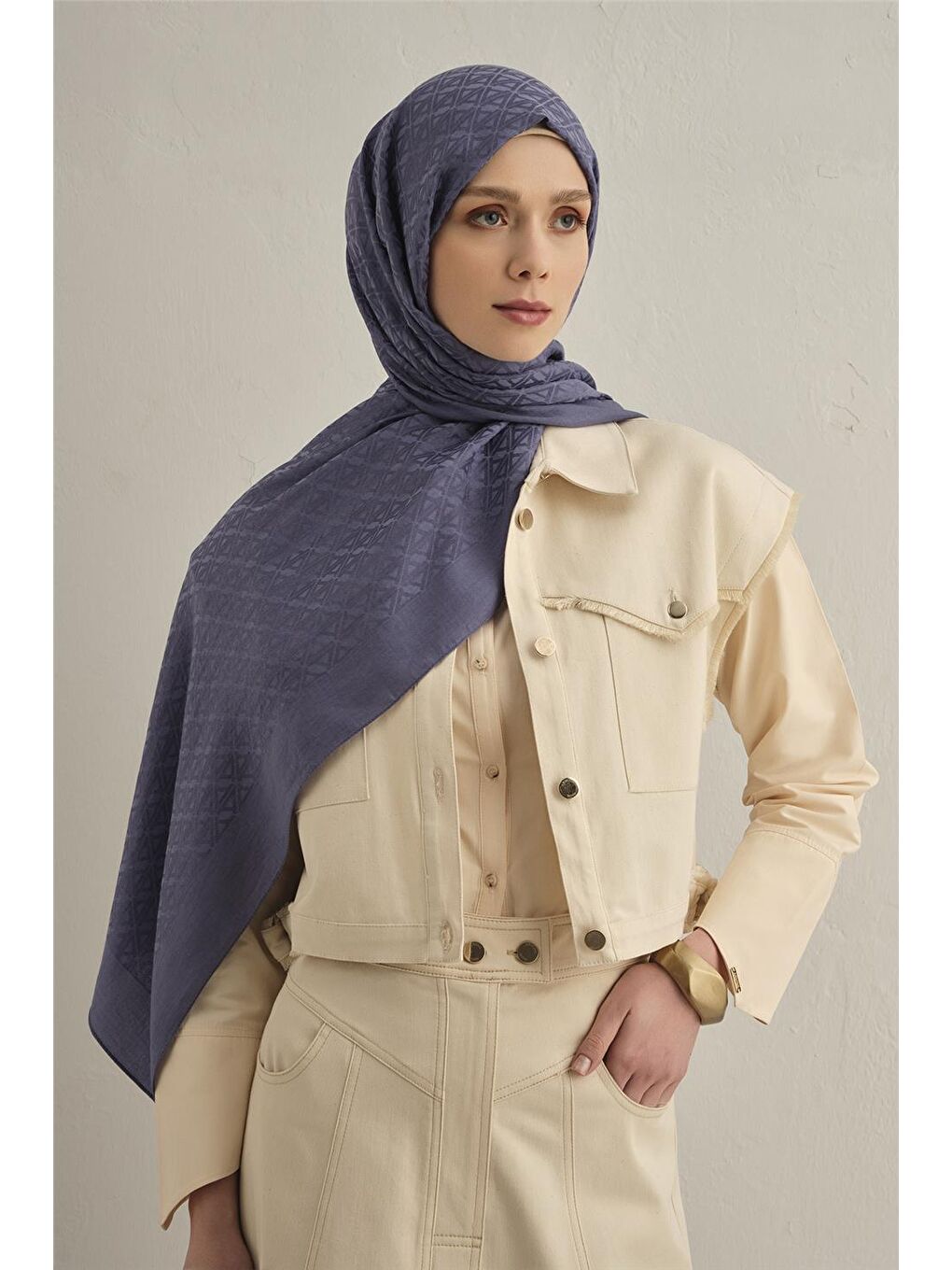 Lila Lyocell Naia Üçgen Monogram Şal 5 42