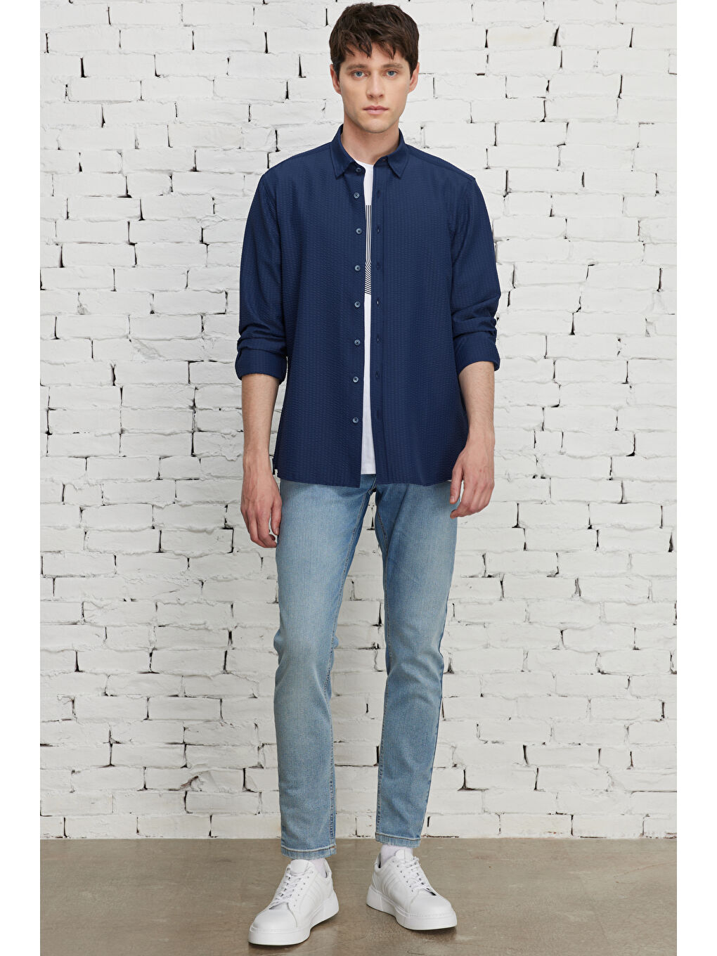 Erkek Lacivert Kolay Ütülenebilir Slim Fit Dar Kesim Düğme Yaka Gofre Desenli Gömlek-1