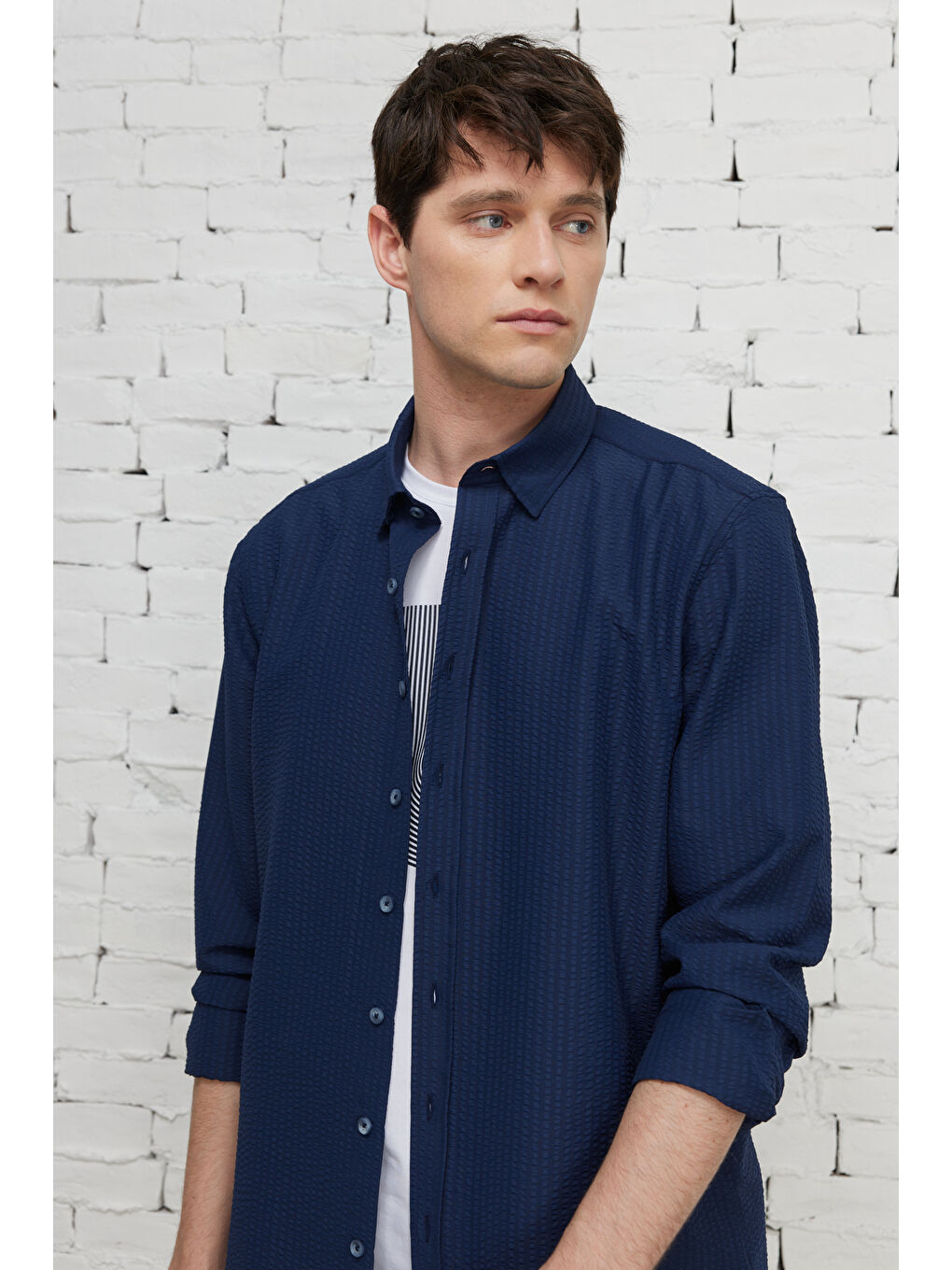 Erkek Lacivert Kolay Ütülenebilir Slim Fit Dar Kesim Düğme Yaka Gofre Desenli Gömlek-2
