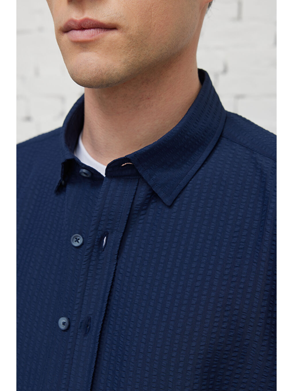 Erkek Lacivert Kolay Ütülenebilir Slim Fit Dar Kesim Düğme Yaka Gofre Desenli Gömlek-3