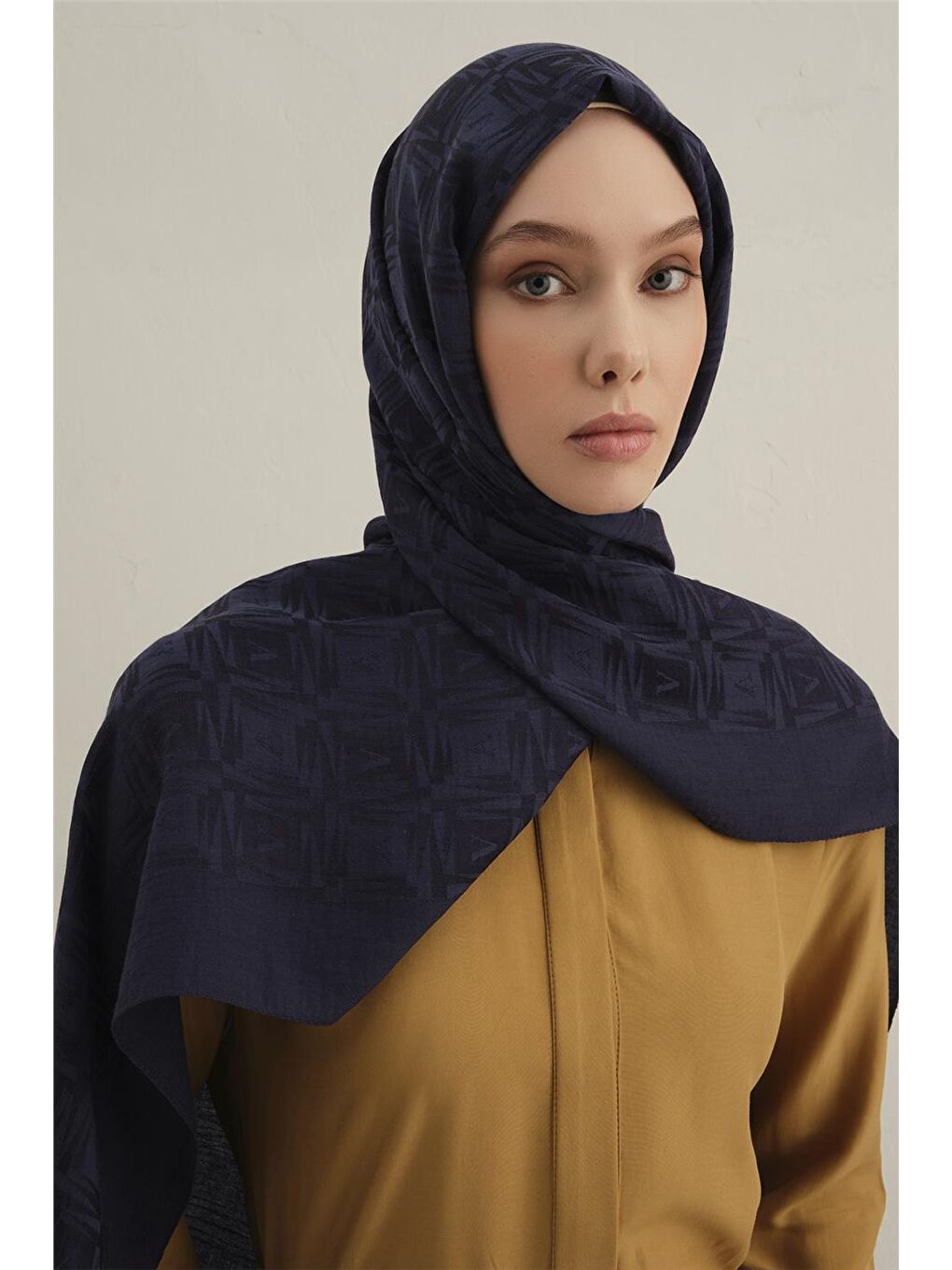 Lacivert Lyocell Naia Kare Monogram Şal 6 02-2