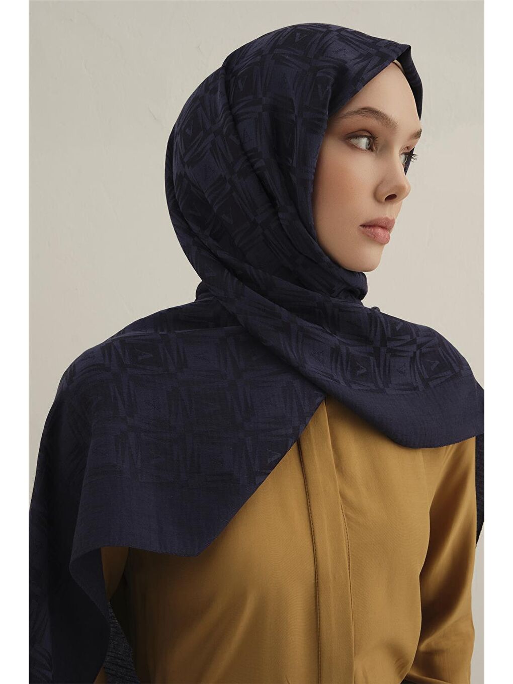 Lacivert Lyocell Naia Kare Monogram Şal 6 02-3