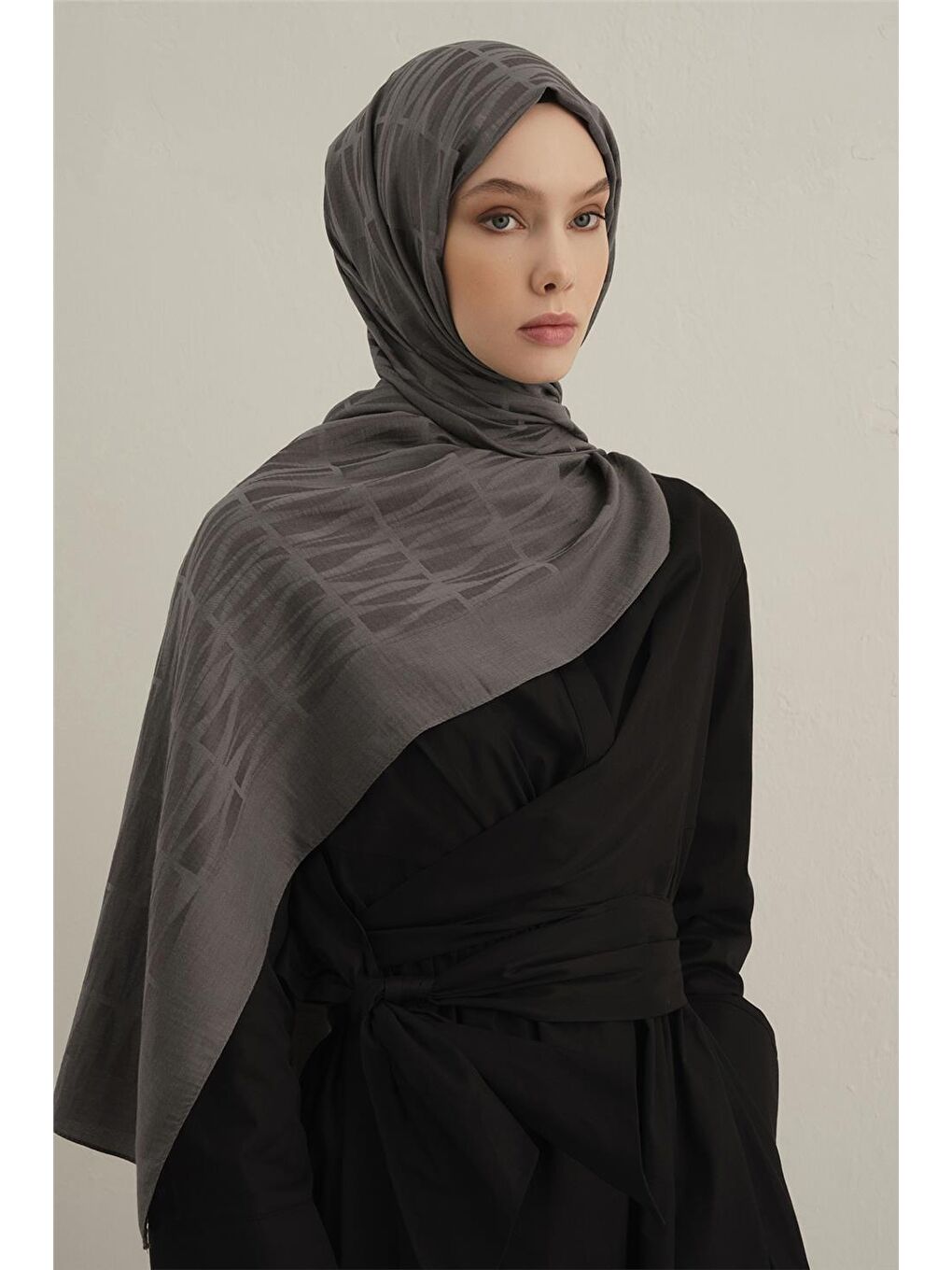 Gri Lyocell Naia Çubuk Desen Şal 3 18