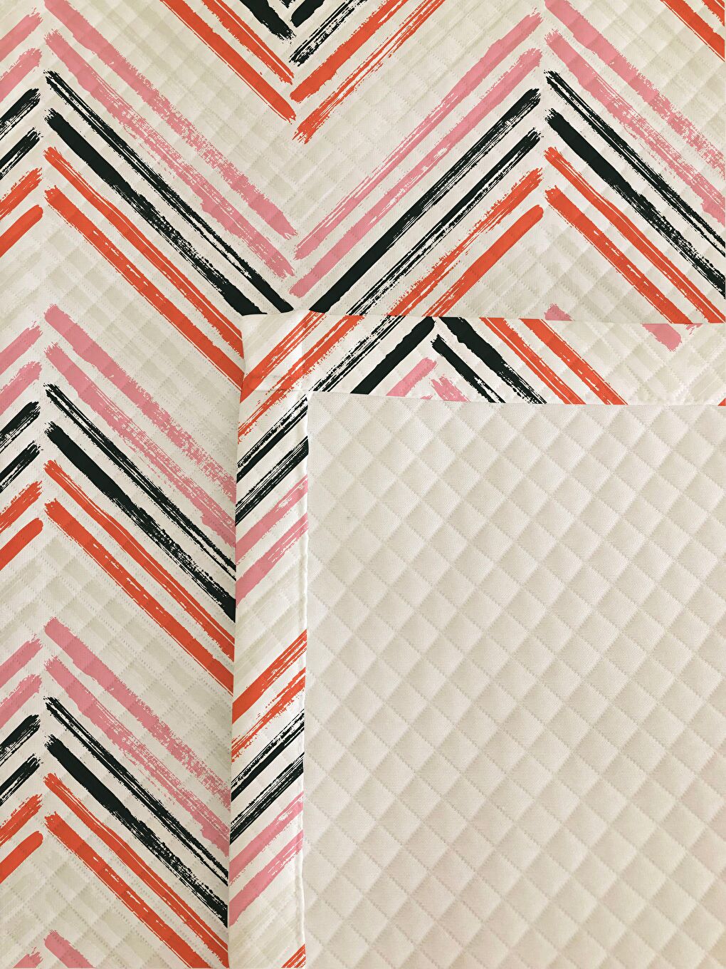 Karışık Desenli Çift Kişilik Baskılı Pike (200x220 Cm)-1