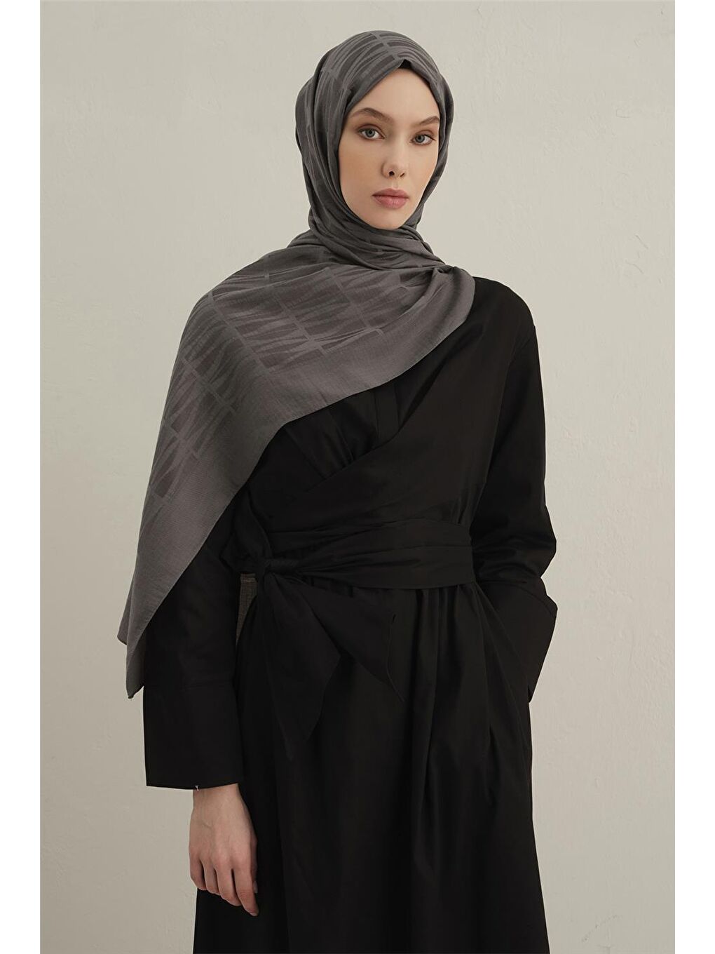Gri Lyocell Naia Çubuk Desen Şal 3 18-2
