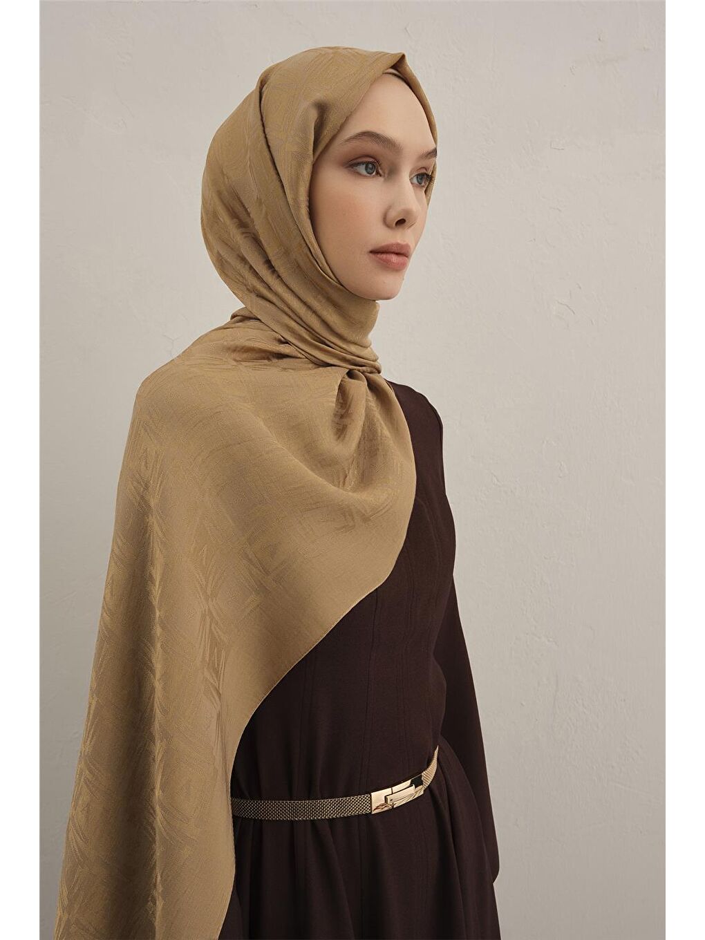 Kahverengi Lyocell Naia Kare Monogram Şal 6 70-1