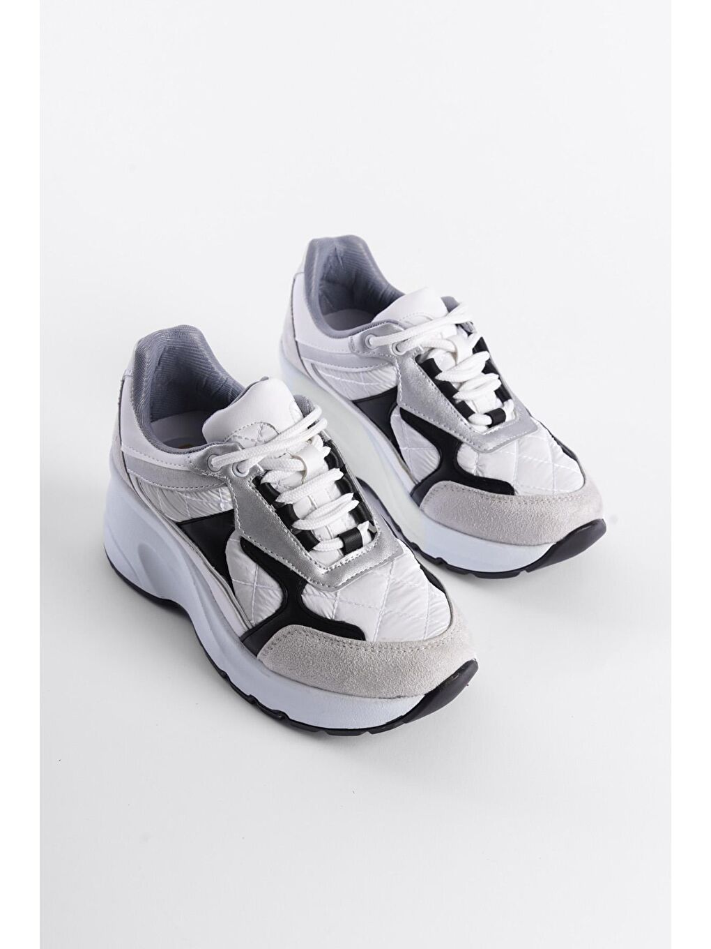 Beyaz Dolgu Topuk Kadın Spor Ayakkabı Sneaker
