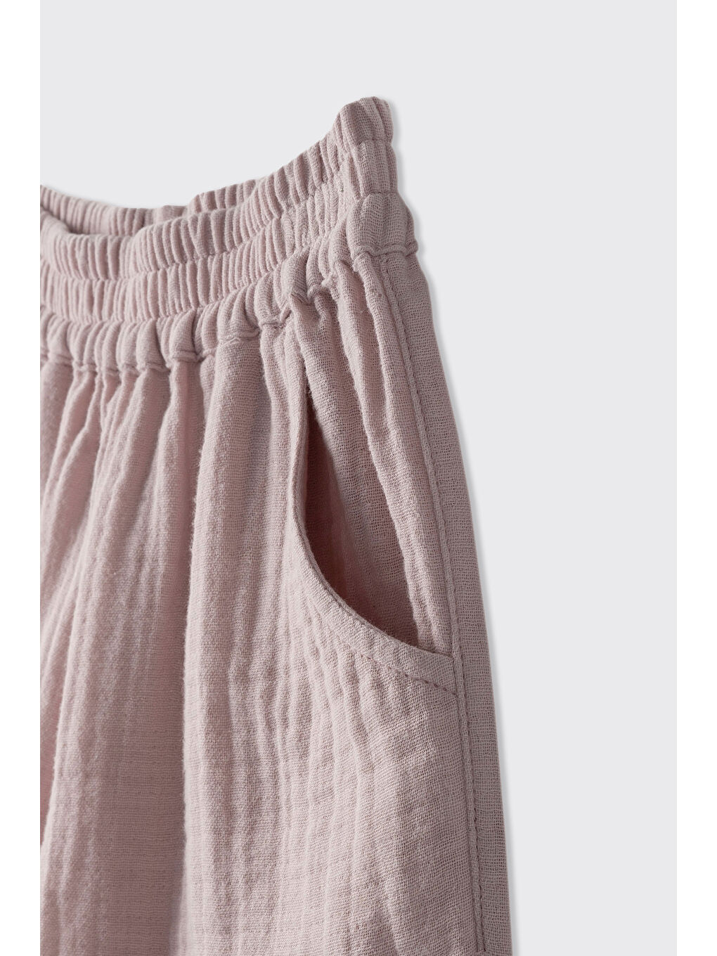 Kız Çocuk Yumuşak Dokulu Pembe Müslin Şort-2