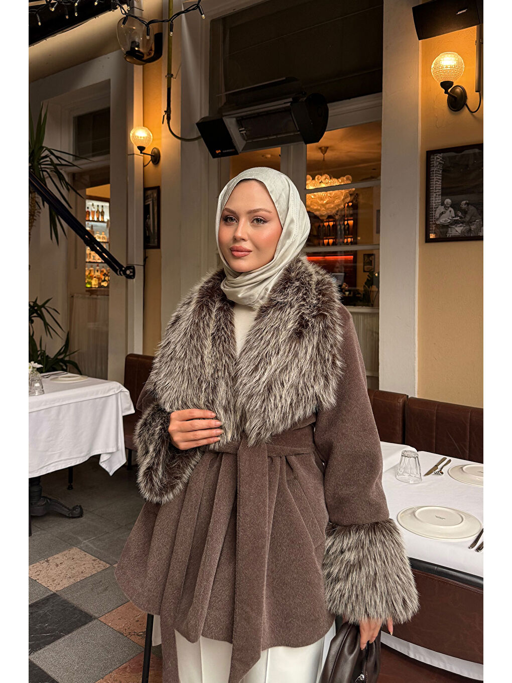 Kahverengi Kadın Kürk Detay Bel Bağlamalı Kısa Kaban Acı Kahve