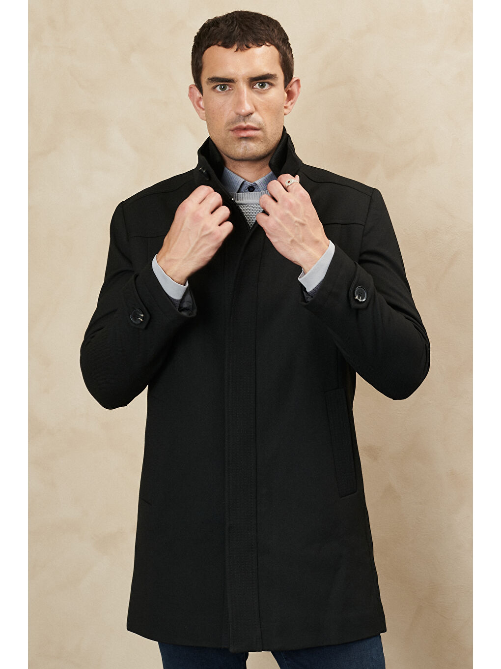 Erkek Siyah Standart Fit Normal Kesim Dik Yaka Yünlü Kaşe Palto Kaban