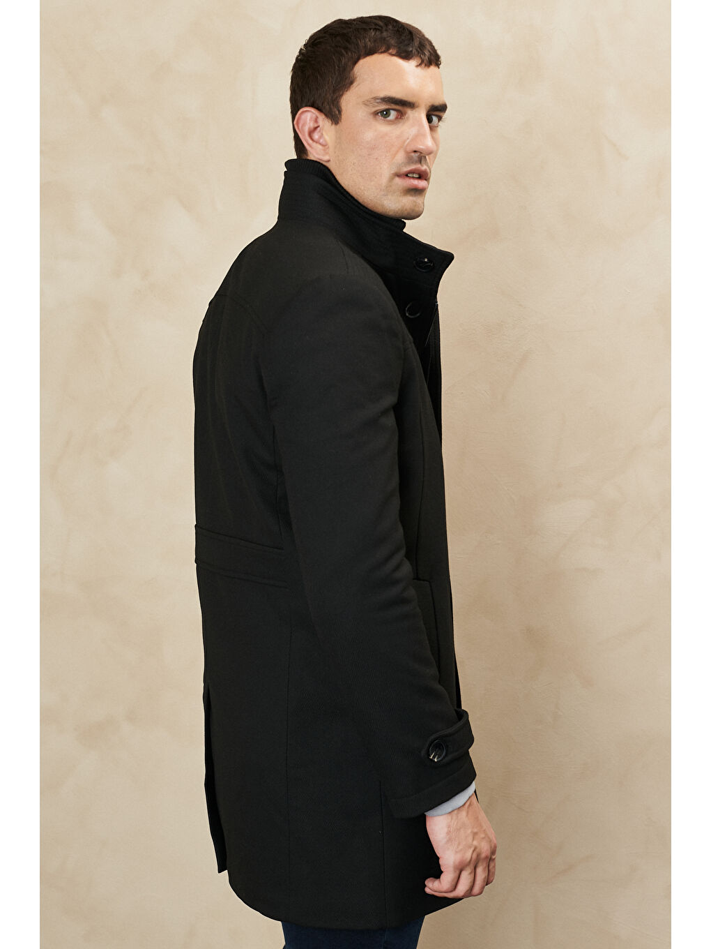 Erkek Siyah Standart Fit Normal Kesim Dik Yaka Yünlü Kaşe Palto Kaban-4