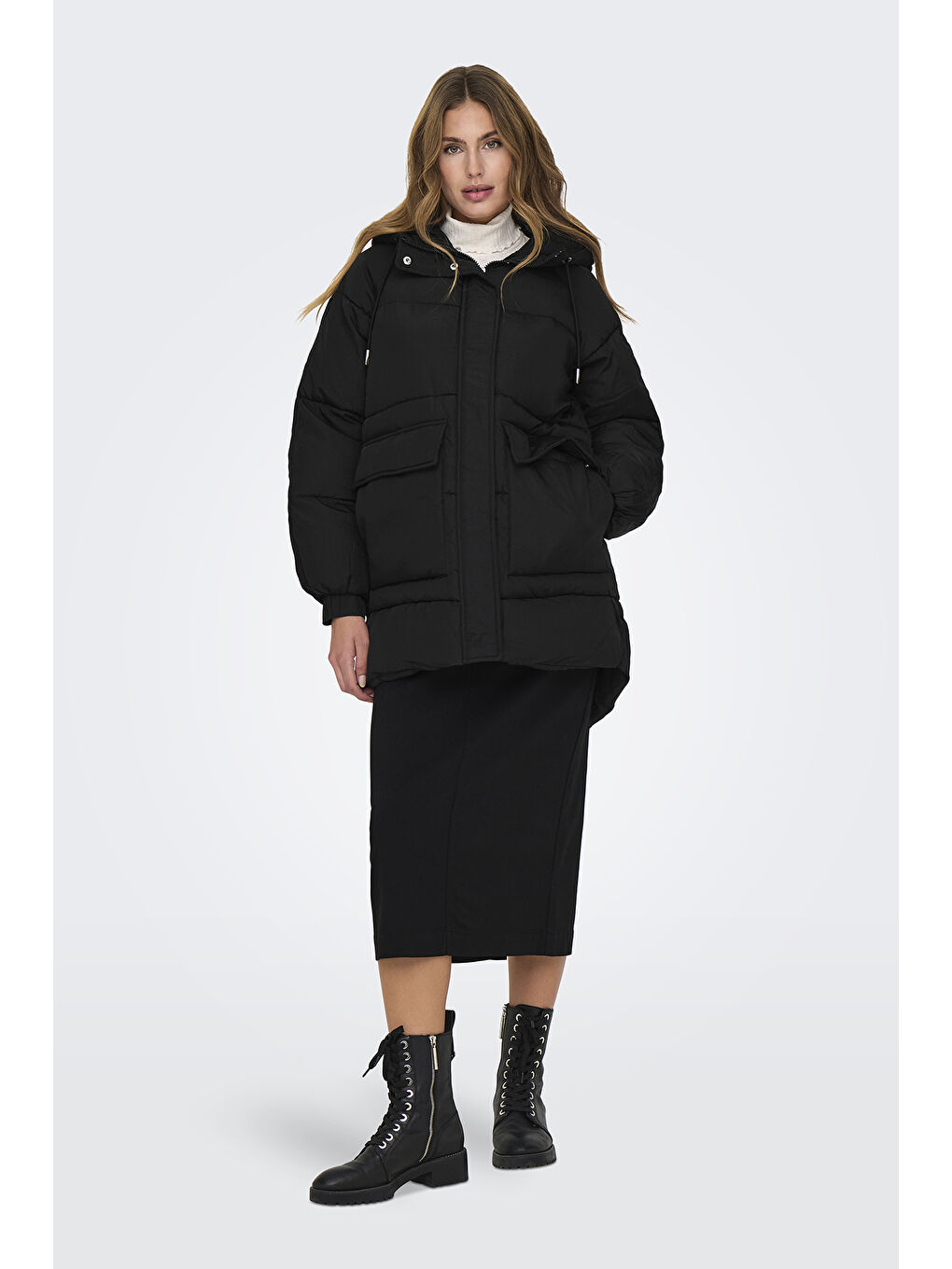 Siyah Onlfie Kapitoneli Regular Fit Kapüşonlu Rüzgar Geçirmez Mont 15321963-1