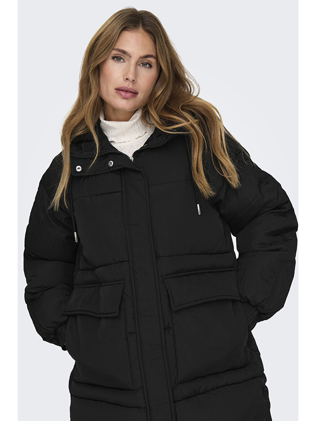 Siyah Onlfie Kapitoneli Regular Fit Kapüşonlu Rüzgar Geçirmez Mont 15321963-2