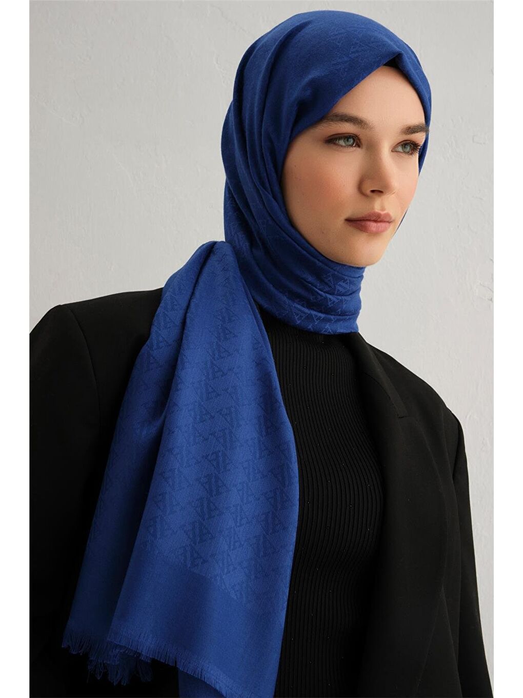 Mavi Formal Logo Viscon Şal 16-1