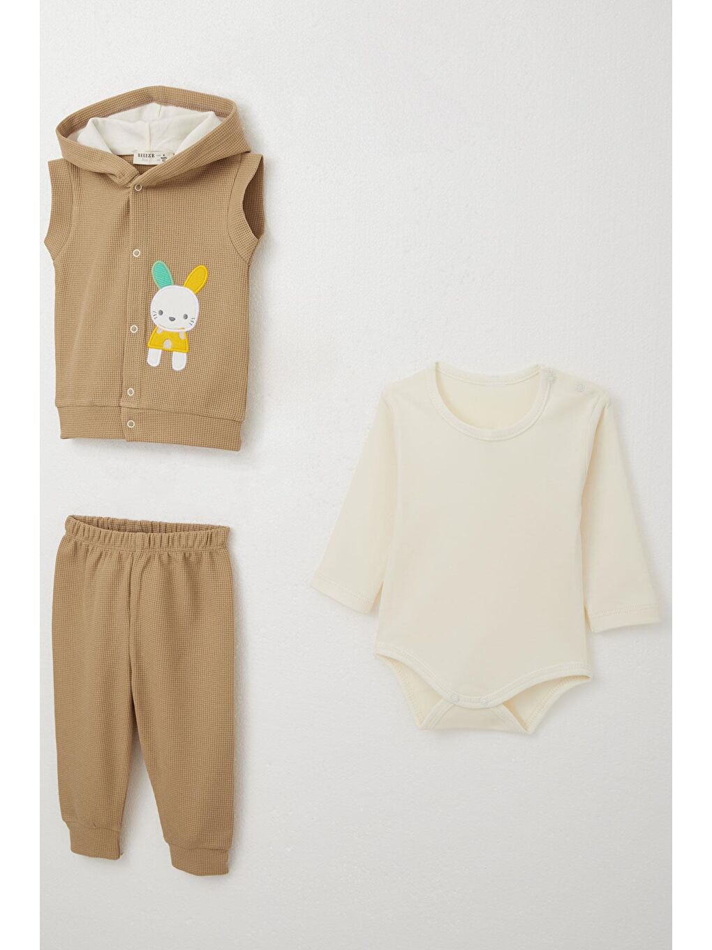 Erkek Bebek Zıbınlı 3 Lü Takım Sevimli Tavşancık Nakışlı Kapüşonlu Koyu Bej (4 Ay-1 Yaş)