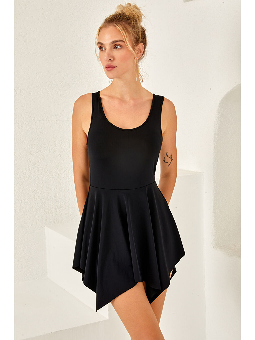 Sıfır Kol Şortlu Mayo Yüzücü Etekli Mayo 3844 Siyah-1