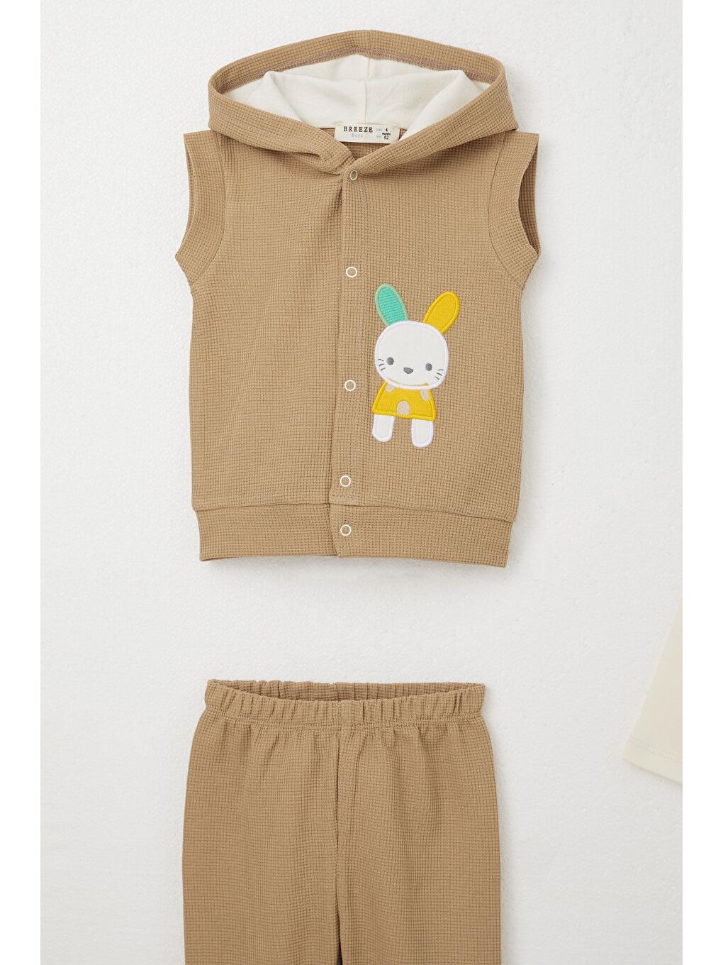 Erkek Bebek Zıbınlı 3 Lü Takım Sevimli Tavşancık Nakışlı Kapüşonlu Koyu Bej (4 Ay-1 Yaş)-2