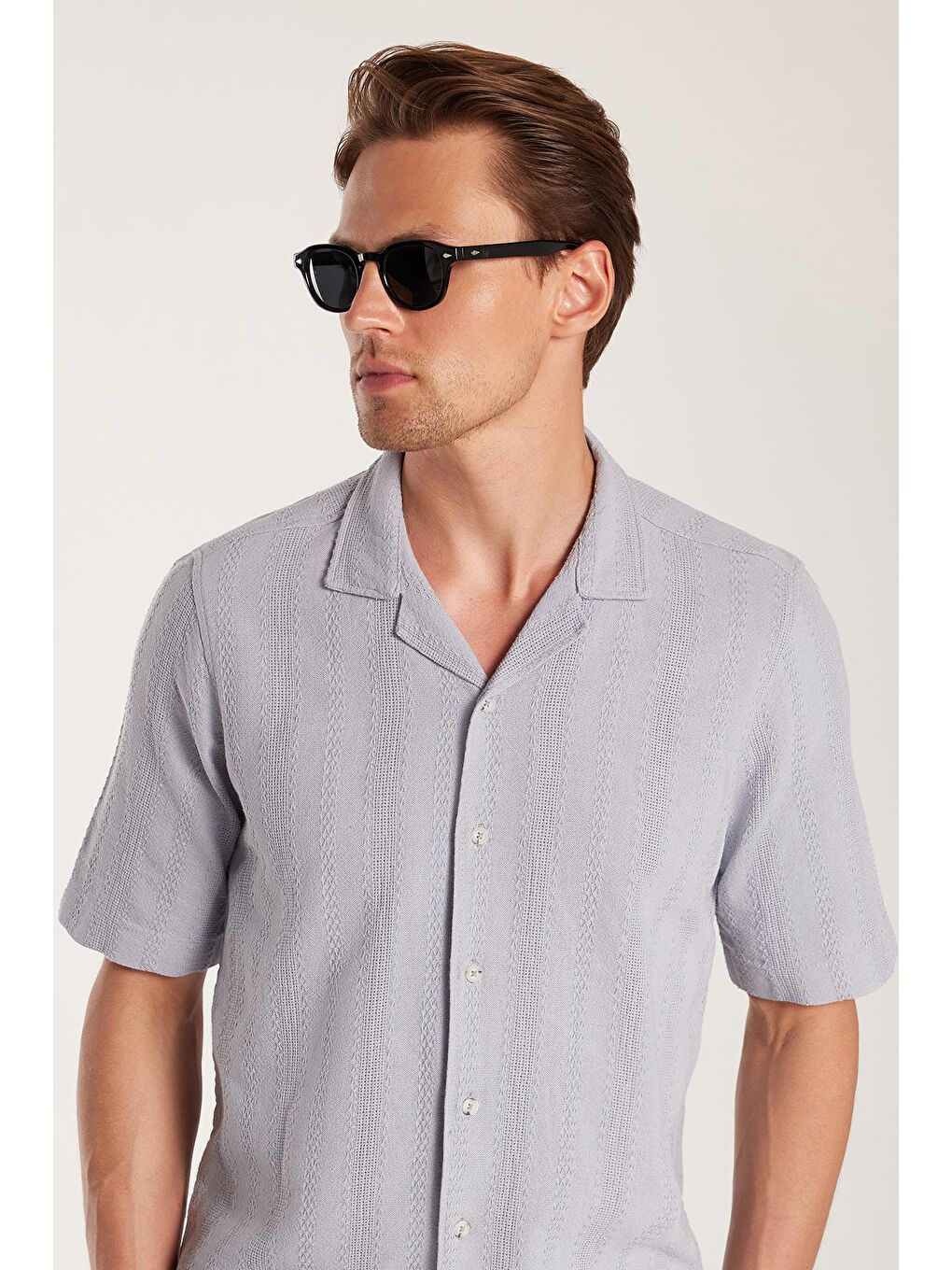 Erkek Regular Fit Klasik Kesim %100 Pamuk Keten Efekt Kısa Kollu Spor Apaş Yaka Gri Gömlek