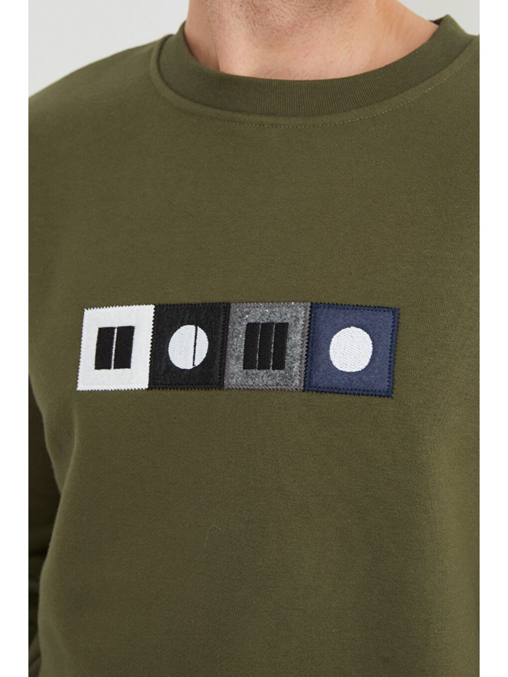 Haki 3 İplik Nakışlı Bisiklet Yaka Sweatshirt-3