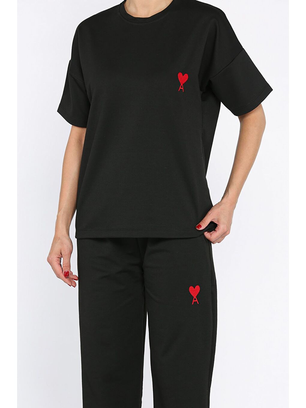 Siyah Kadın Kalp Nakışlı Bisiklet Yaka Tişört Pantolon İkili Takım-3