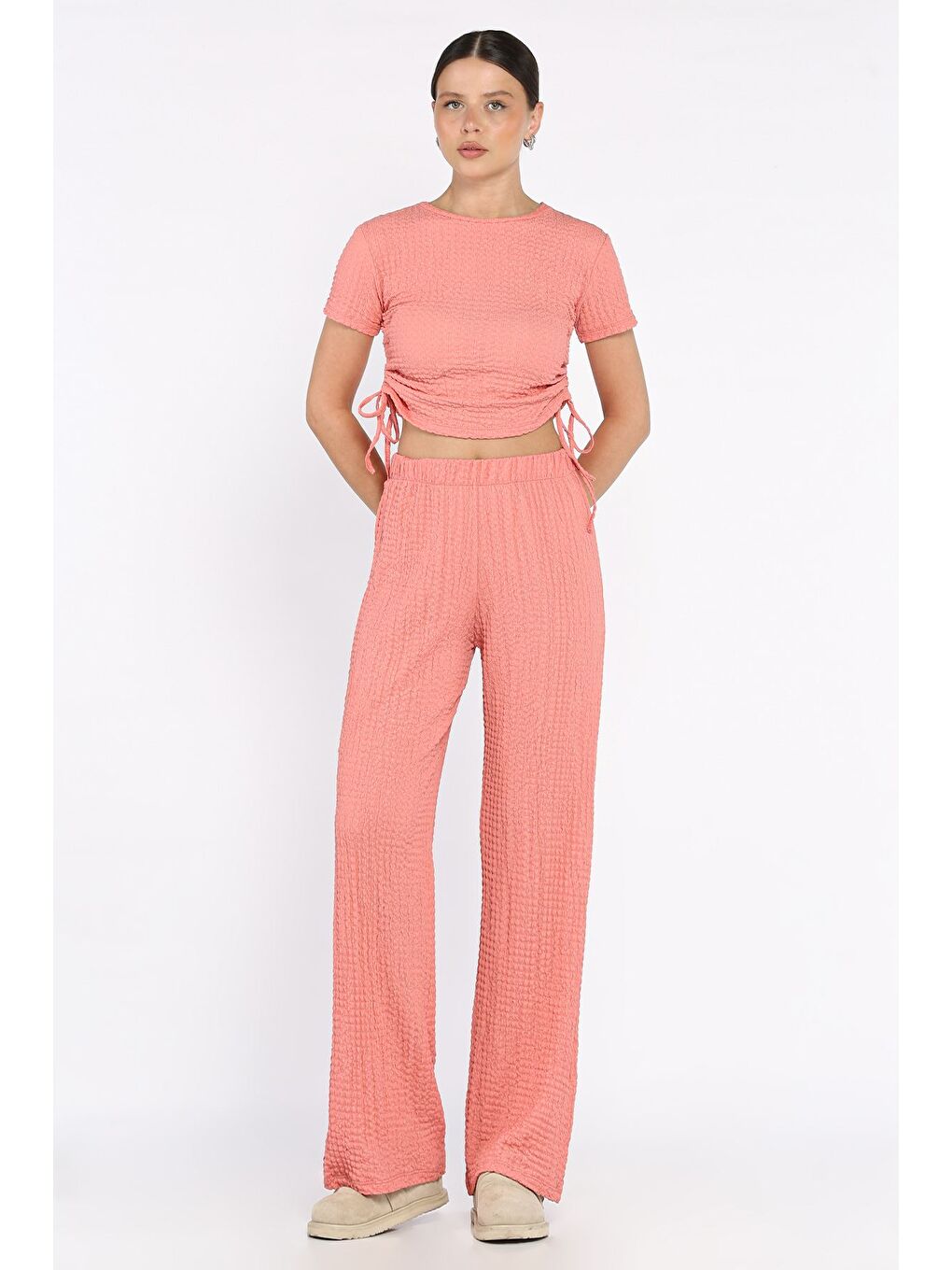 Pembe Kadın Kendinden Desenli Yan Büzgülü Bluz Pantolon İkili Takım-1