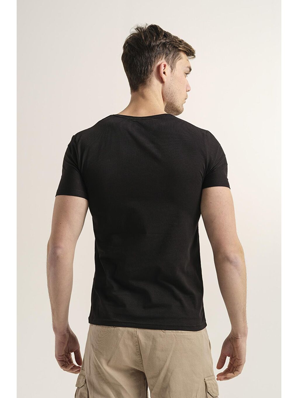 Siyah V Yaka Slim Fit Basic Erkek Tişört-3