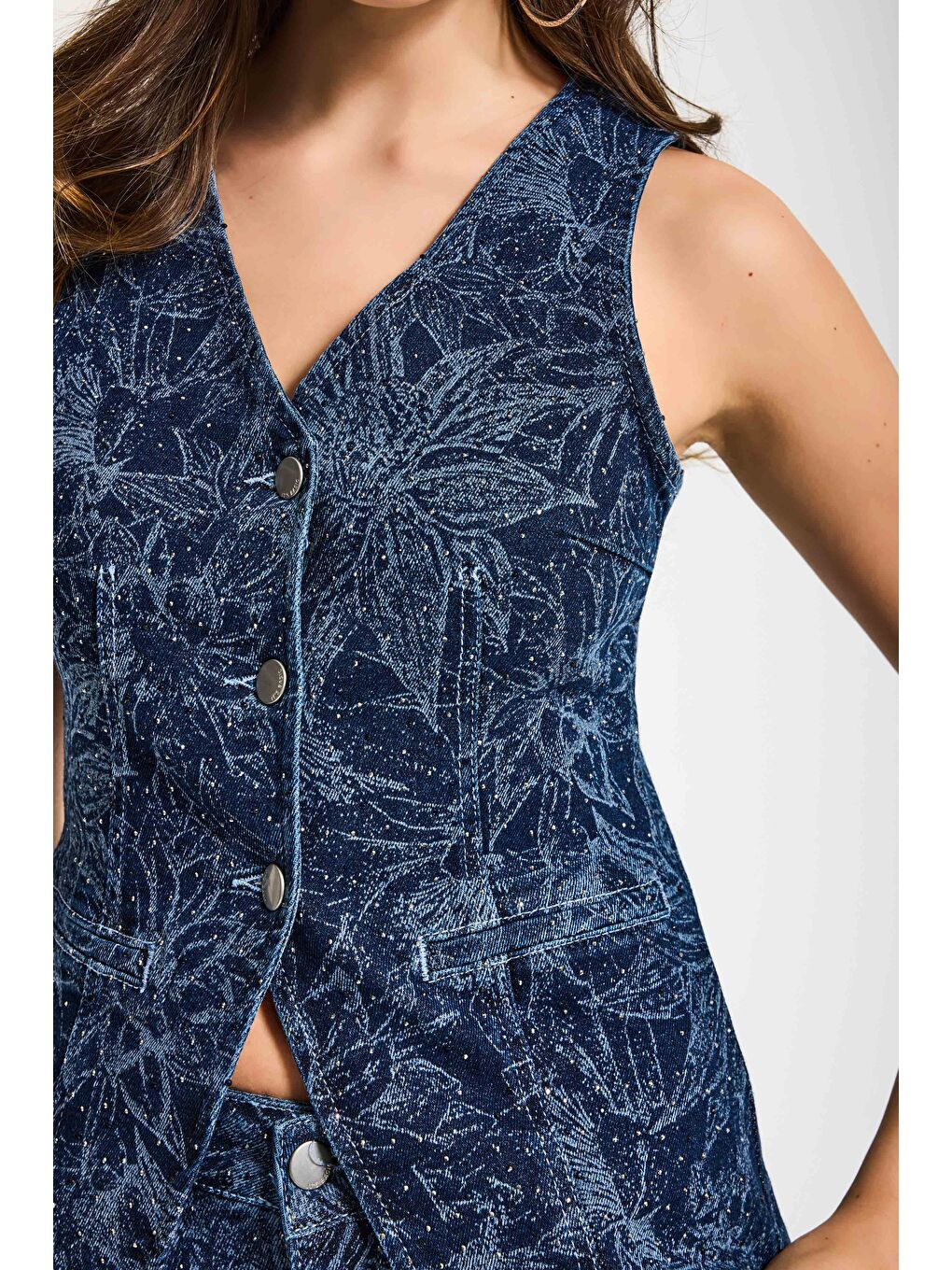 Kadın Mavi 1s6-7 Önü Düğmeli Çiçek Desenli Parlak Taşlı Tasarım Denim Yelek-3