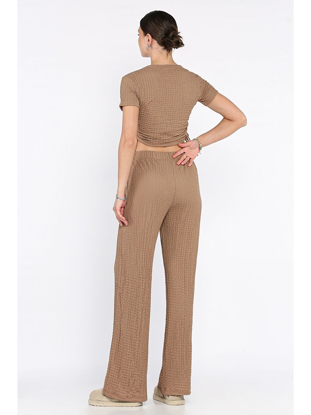 Kahverengi Kadın Kendinden Desenli Yan Büzgülü Bluz Pantolon İkili Takım-2