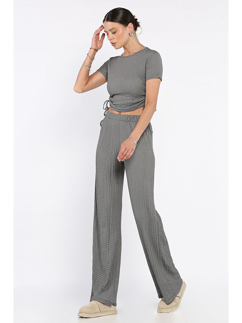 Gri Kadın Kendinden Desenli Yan Büzgülü Bluz Pantolon İkili Takım