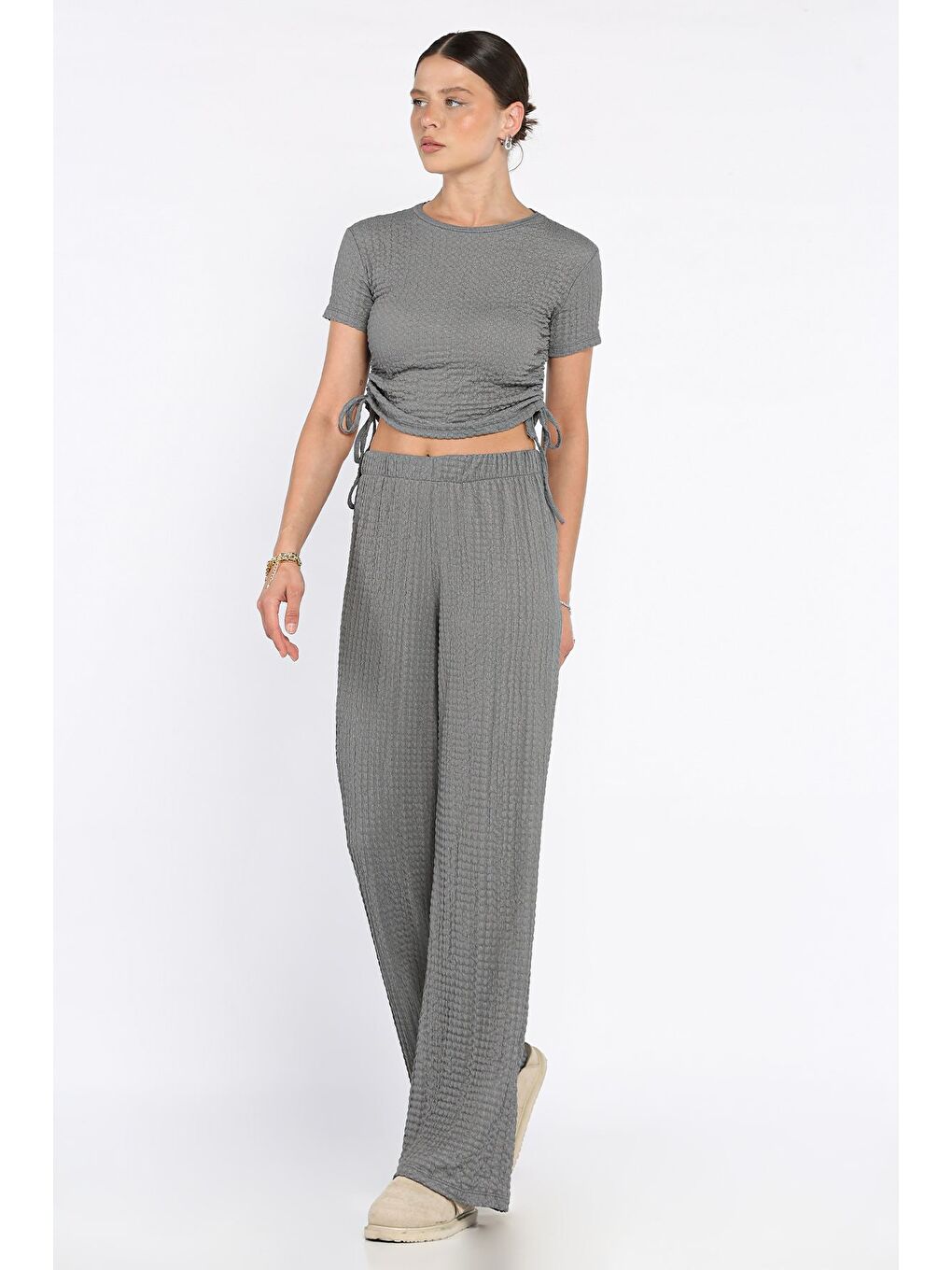 Gri Kadın Kendinden Desenli Yan Büzgülü Bluz Pantolon İkili Takım-1