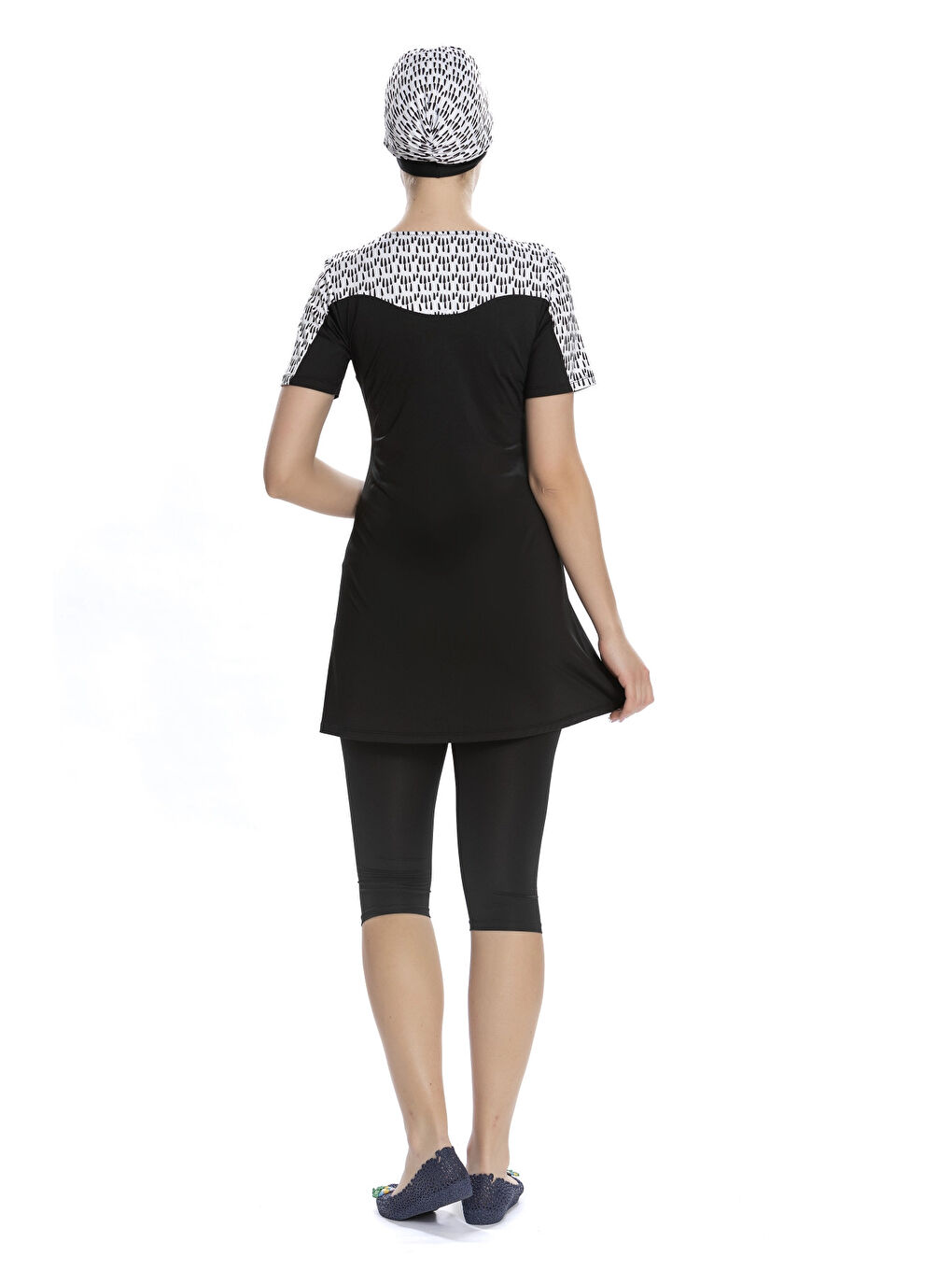 Kadın Siyah Beyaz Desenli Kısa Kol Yarı Kapalı Taytlı Mayo HZL25S-AR203/01-1