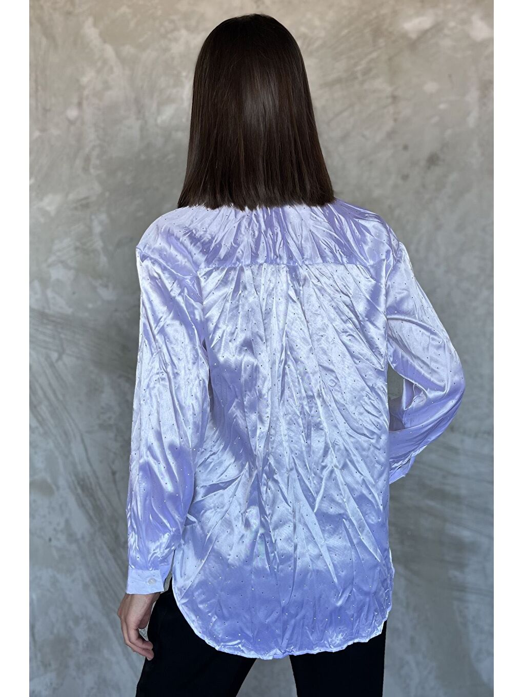 Beyaz Kadın Taş İşlemeli Kırışık Saten Gömlek-2