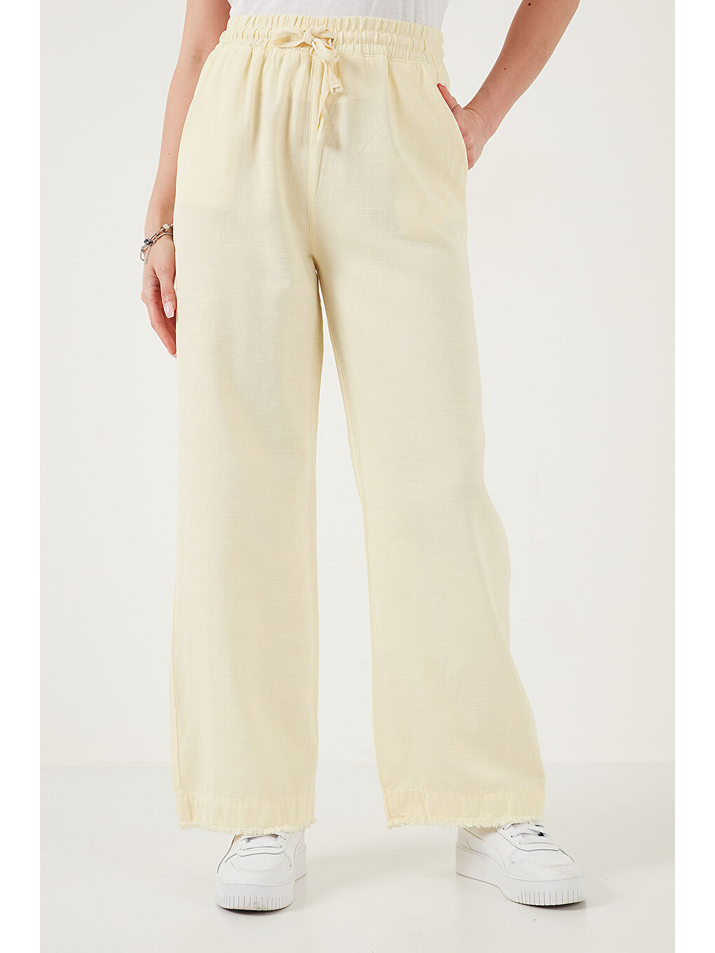 Sarı Pamuklu Relaxed Fit Yüksek Bel Geniş Paça Kadın Pantolon 668YP5275-1