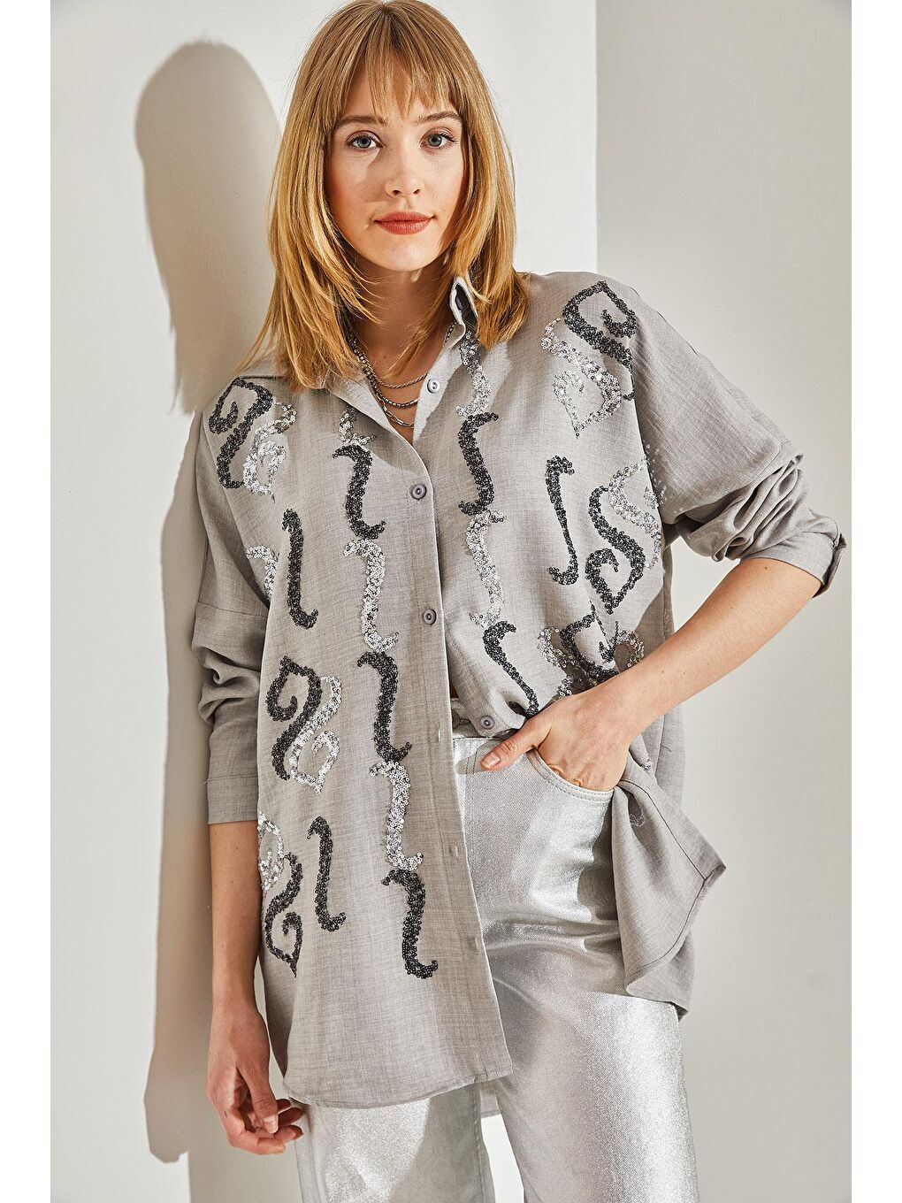Gri Kadın İşlemeli Taşlı Oversize Gömlek-2