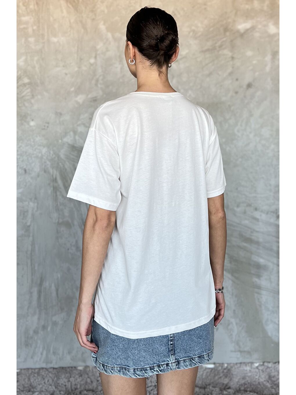 Ekru Kadın Bisiklet Yaka Baskılı Taş İşlemeli Tişört-2